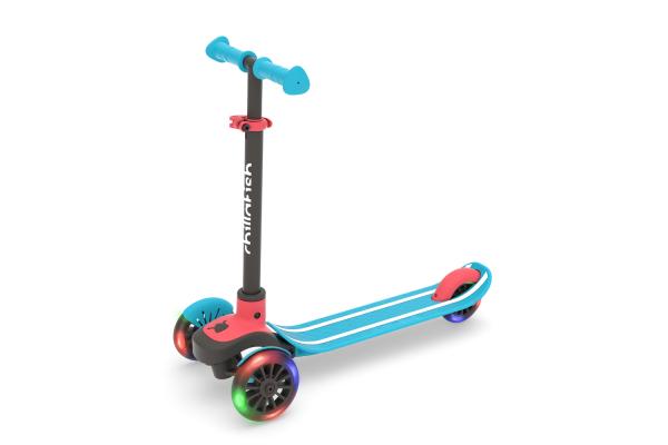 Chillafish Scotti Glow Blue 3-Rad leicht lenkender Tretroller mit Twintip Antirutschdeck